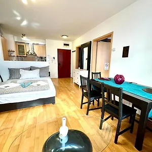 Apartman Center With Balcony, Budapest