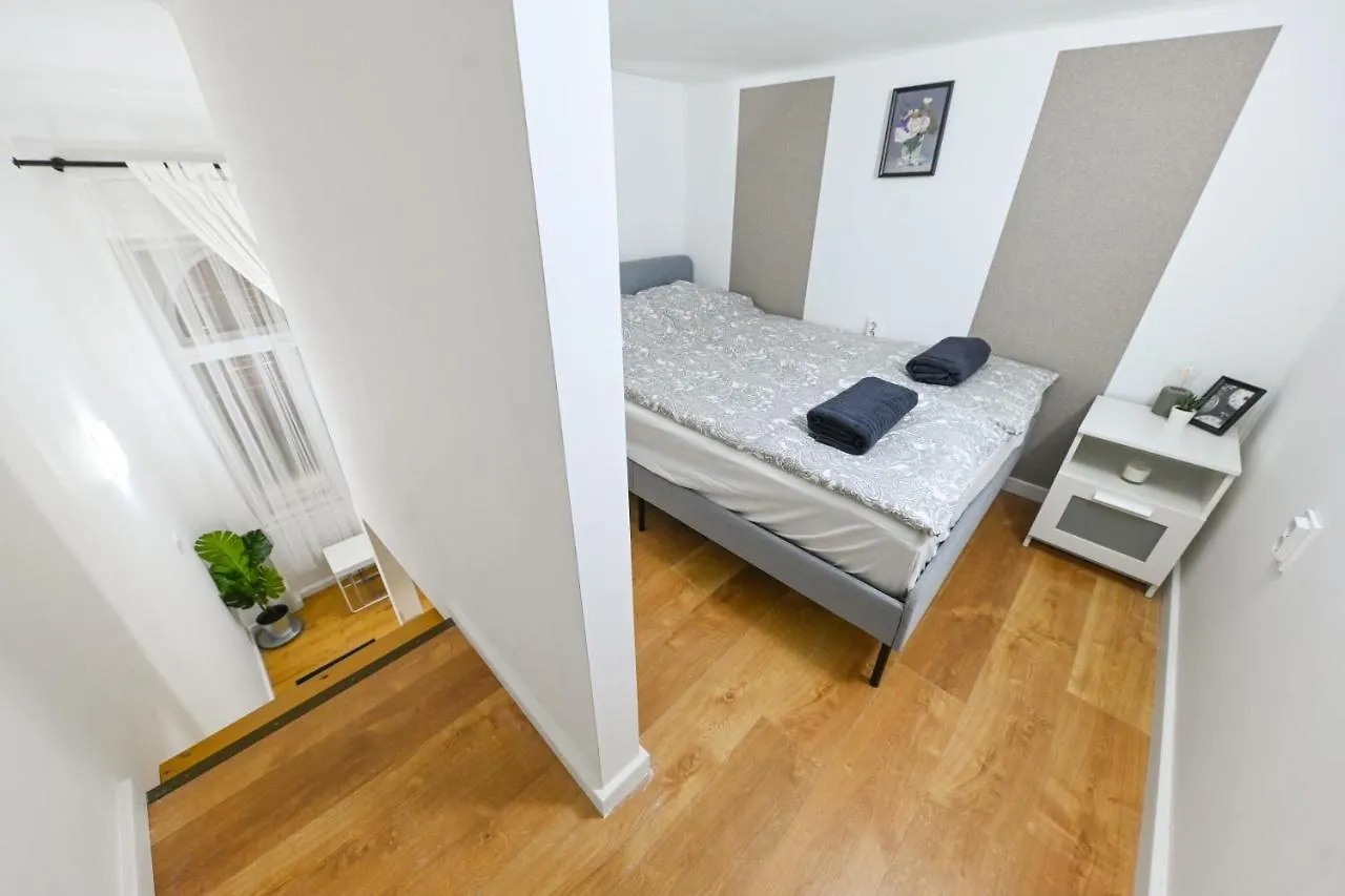 Charming Apartment In Damjanich Str., Lucas Budapest 0*,  Ungheria