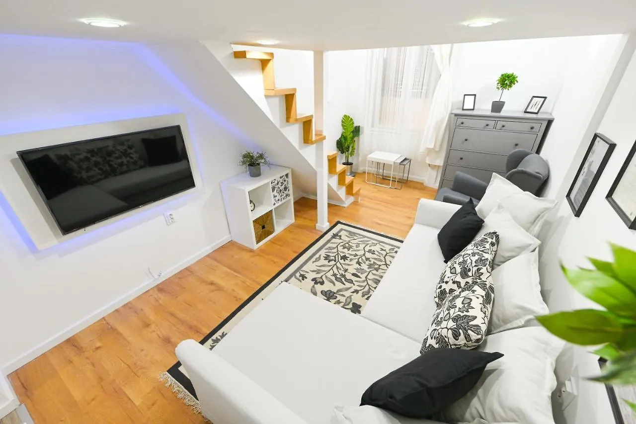 Charming Apartment In Damjanich Str., Lucas Budapest